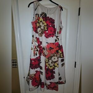 Floral sleeveless dress with pockets